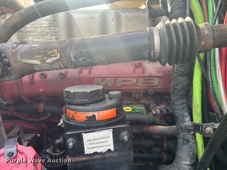 image for item EV3499 2013 Mack CHU613 semi truck