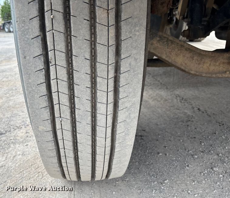 image for item EV3499 2013 Mack CHU613 semi truck