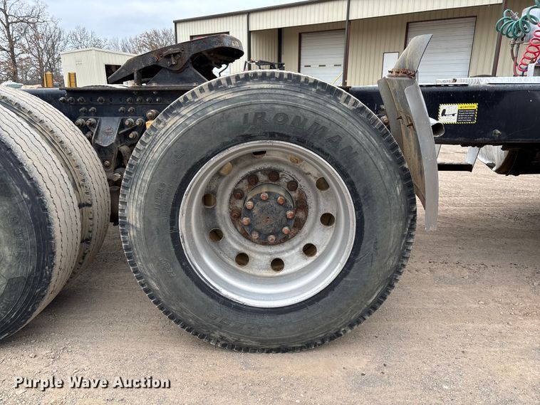 image for item EV3499 2013 Mack CHU613 semi truck