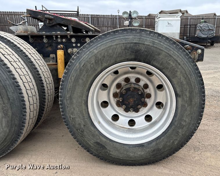 image for item EV3499 2013 Mack CHU613 semi truck