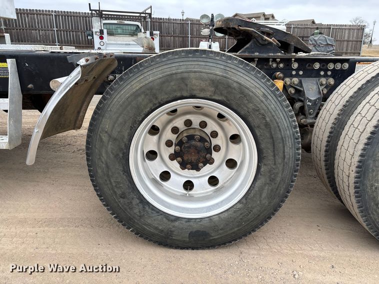 image for item EV3499 2013 Mack CHU613 semi truck