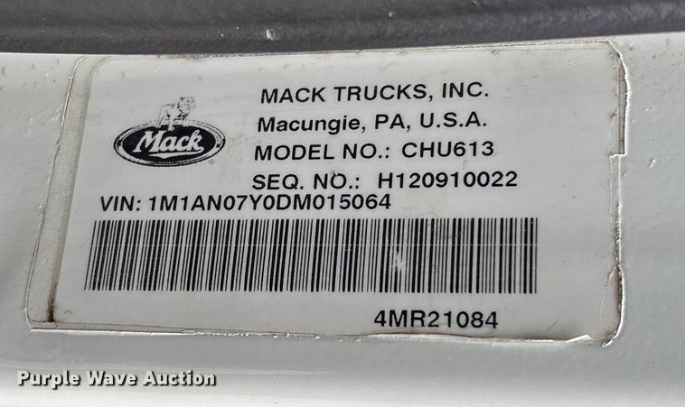 image for item EV3499 2013 Mack CHU613 semi truck