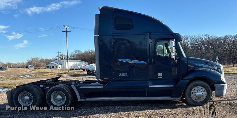 image for item FG1652 2003 Freightliner Columbia semi truck