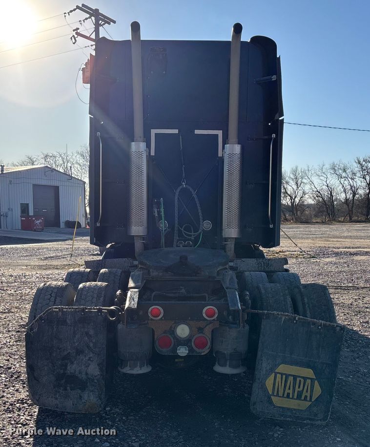 image for item FG1652 2003 Freightliner Columbia semi truck