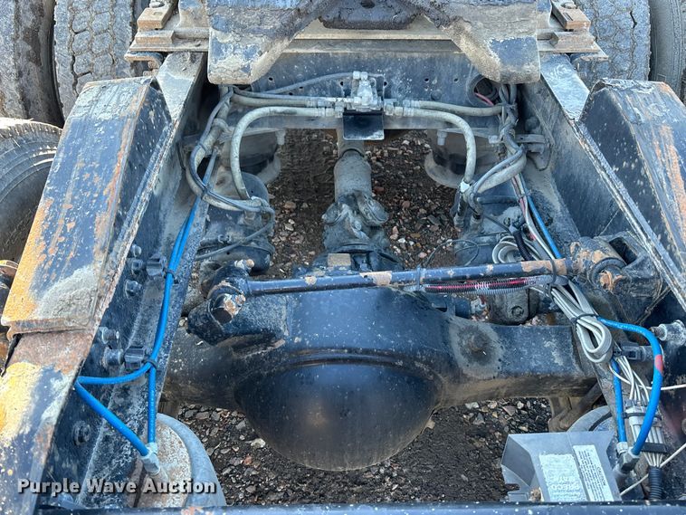 image for item FG1652 2003 Freightliner Columbia semi truck