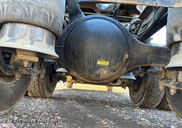 image for item FG1652 2003 Freightliner Columbia semi truck