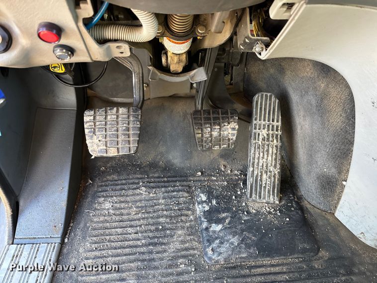 image for item FG1652 2003 Freightliner Columbia semi truck