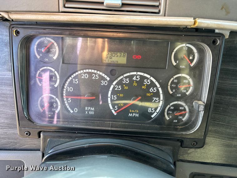 image for item FG1652 2003 Freightliner Columbia semi truck