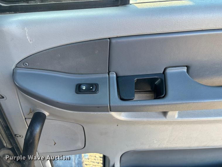 image for item FG1652 2003 Freightliner Columbia semi truck