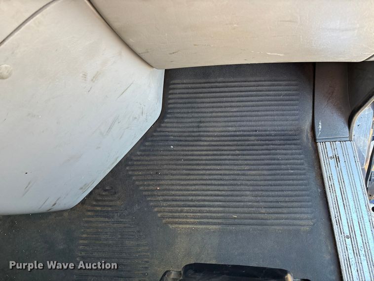 image for item FG1652 2003 Freightliner Columbia semi truck