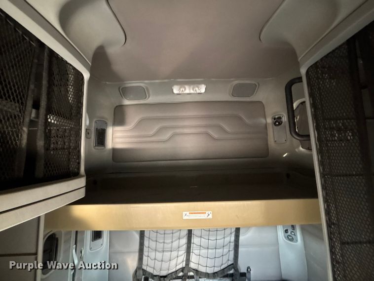 image for item FG1652 2003 Freightliner Columbia semi truck