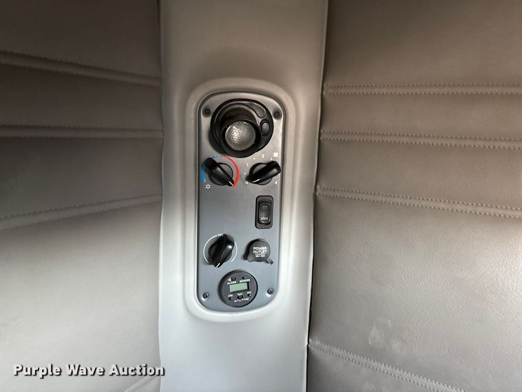 image for item FG1652 2003 Freightliner Columbia semi truck