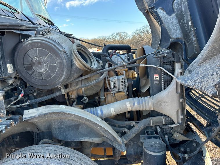 image for item FG1652 2003 Freightliner Columbia semi truck