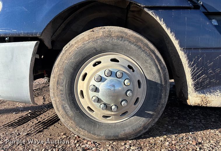 image for item FG1652 2003 Freightliner Columbia semi truck