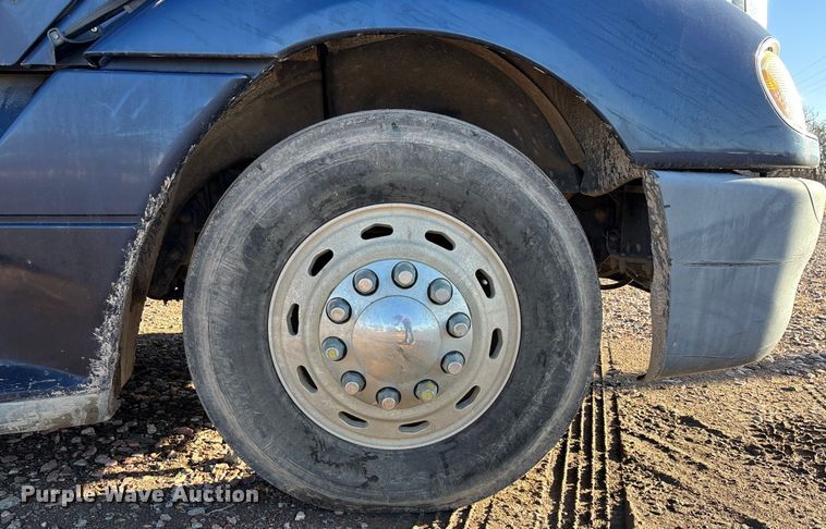 image for item FG1652 2003 Freightliner Columbia semi truck