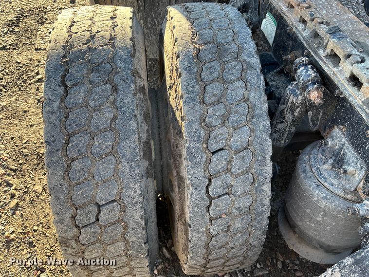 image for item FG1652 2003 Freightliner Columbia semi truck