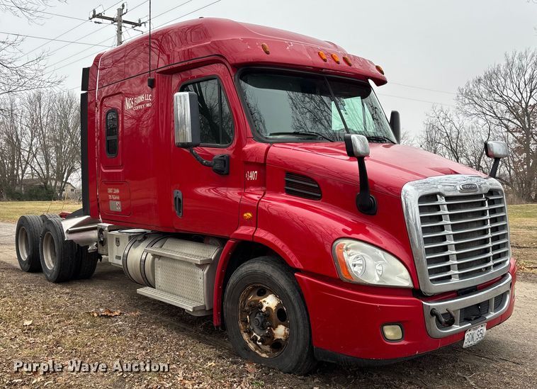 image for item FG1744 2015 Freightliner Cascadia semi truck