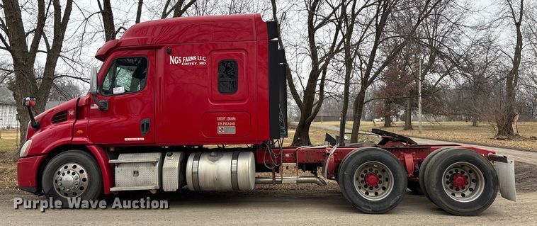 image for item FG1744 2015 Freightliner Cascadia semi truck