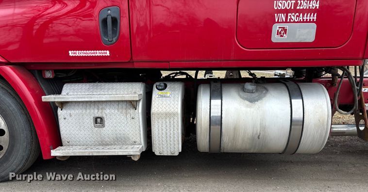 image for item FG1744 2015 Freightliner Cascadia semi truck