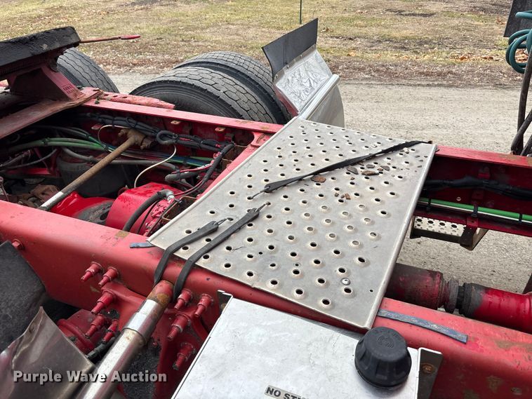 image for item FG1744 2015 Freightliner Cascadia semi truck