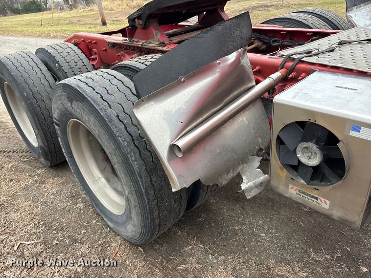 image for item FG1744 2015 Freightliner Cascadia semi truck