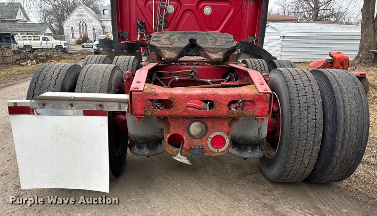 image for item FG1744 2015 Freightliner Cascadia semi truck