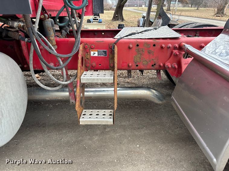 image for item FG1744 2015 Freightliner Cascadia semi truck