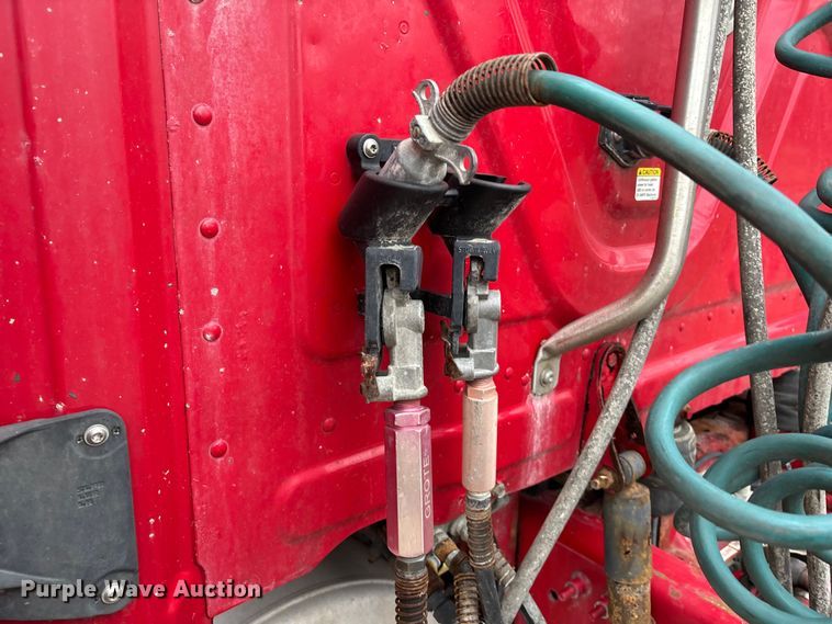 image for item FG1744 2015 Freightliner Cascadia semi truck