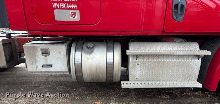 image for item FG1744 2015 Freightliner Cascadia semi truck