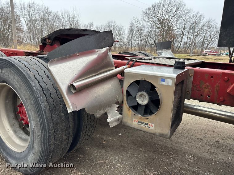 image for item FG1744 2015 Freightliner Cascadia semi truck