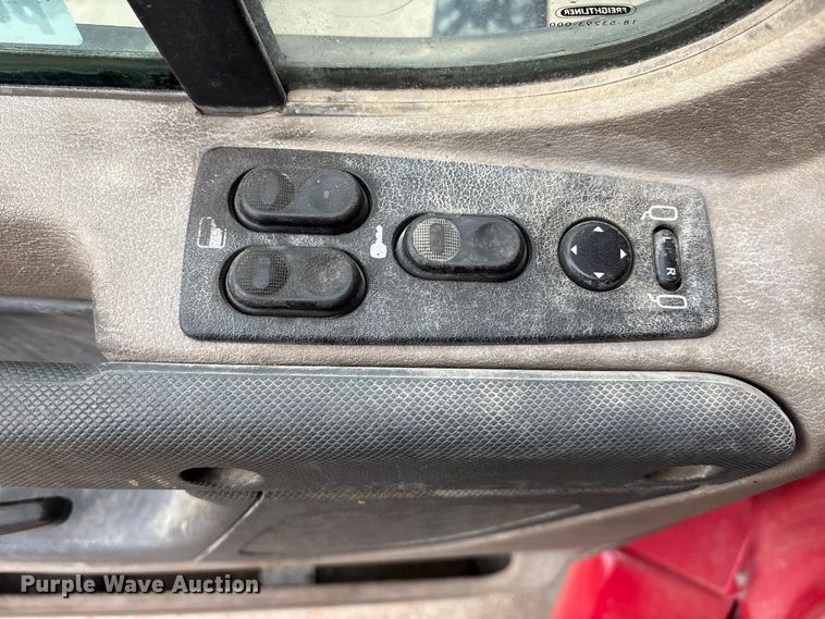 image for item FG1744 2015 Freightliner Cascadia semi truck