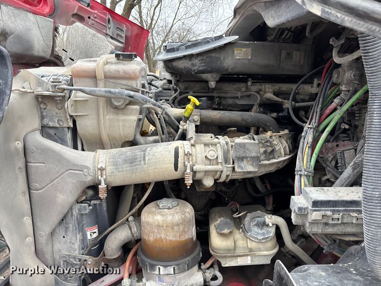 image for item FG1744 2015 Freightliner Cascadia semi truck