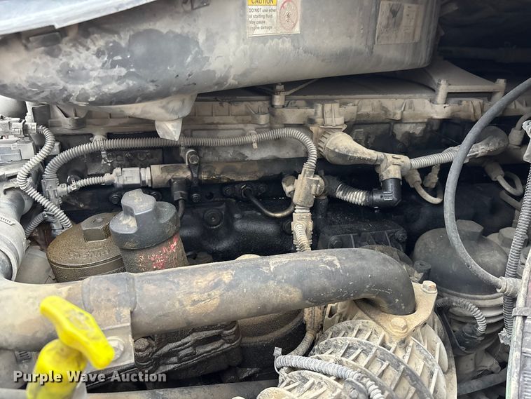 image for item FG1744 2015 Freightliner Cascadia semi truck