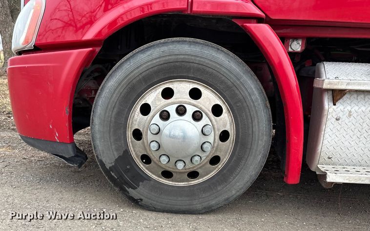 image for item FG1744 2015 Freightliner Cascadia semi truck