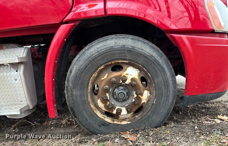 image for item FG1744 2015 Freightliner Cascadia semi truck