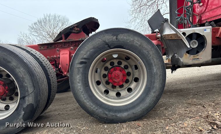 image for item FG1744 2015 Freightliner Cascadia semi truck