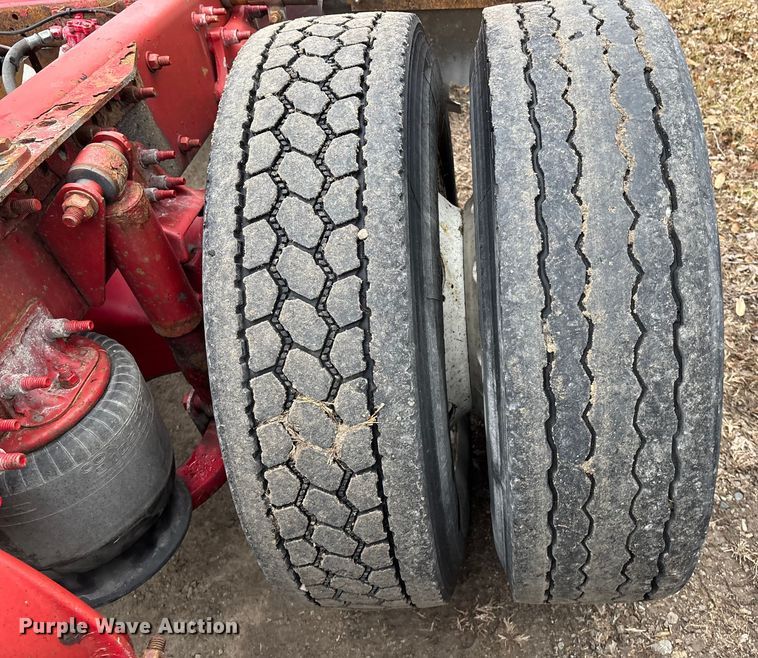 image for item FG1744 2015 Freightliner Cascadia semi truck