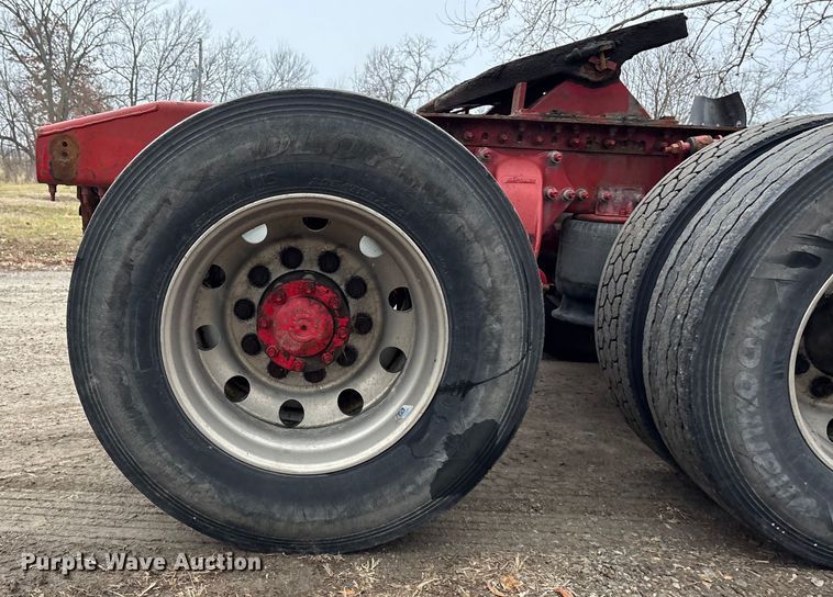 image for item FG1744 2015 Freightliner Cascadia semi truck