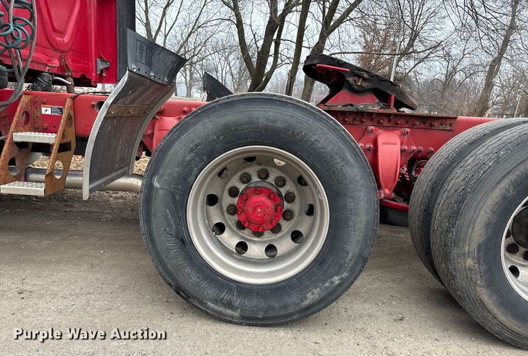 image for item FG1744 2015 Freightliner Cascadia semi truck