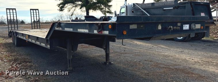 image for item FI0089 2001 Viking drop deck equipment trailer