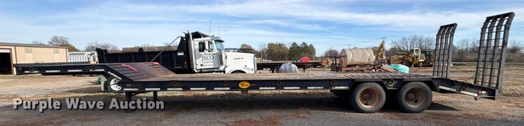 image for item FI0089 2001 Viking drop deck equipment trailer