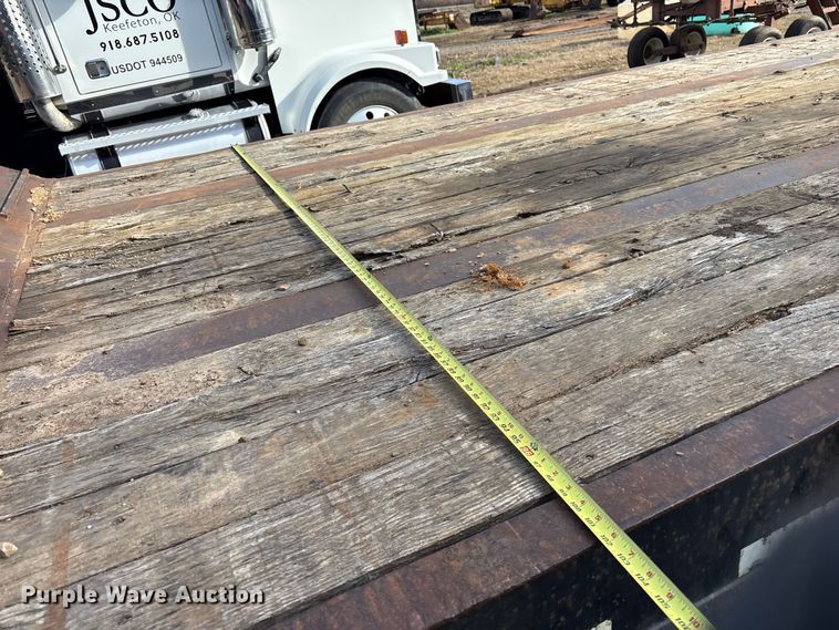 image for item FI0089 2001 Viking drop deck equipment trailer