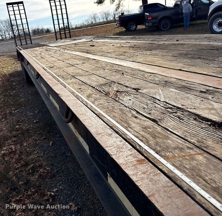 image for item FI0089 2001 Viking drop deck equipment trailer