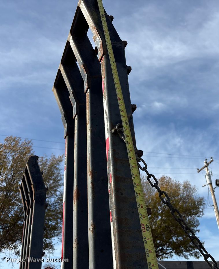 image for item FI0089 2001 Viking drop deck equipment trailer