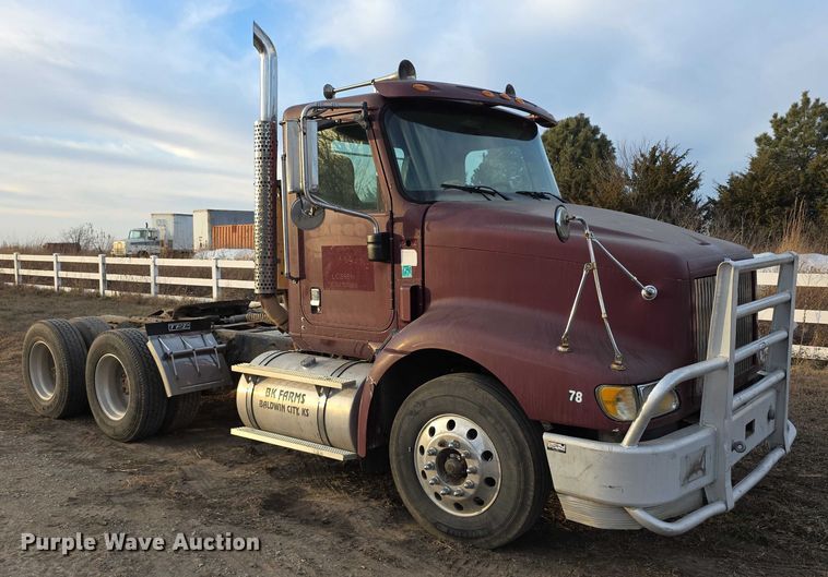 image for item FI0740 2003 International 9200I semi truck