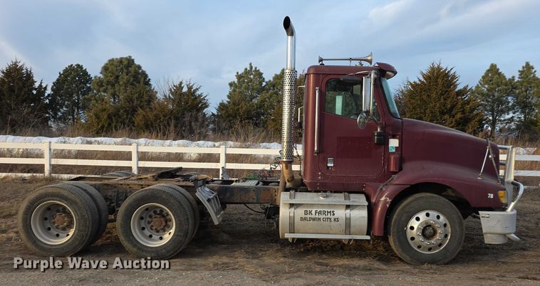 image for item FI0740 2003 International 9200I semi truck