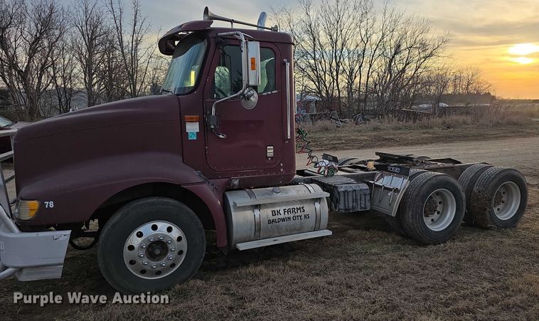 image for item FI0740 2003 International 9200I semi truck