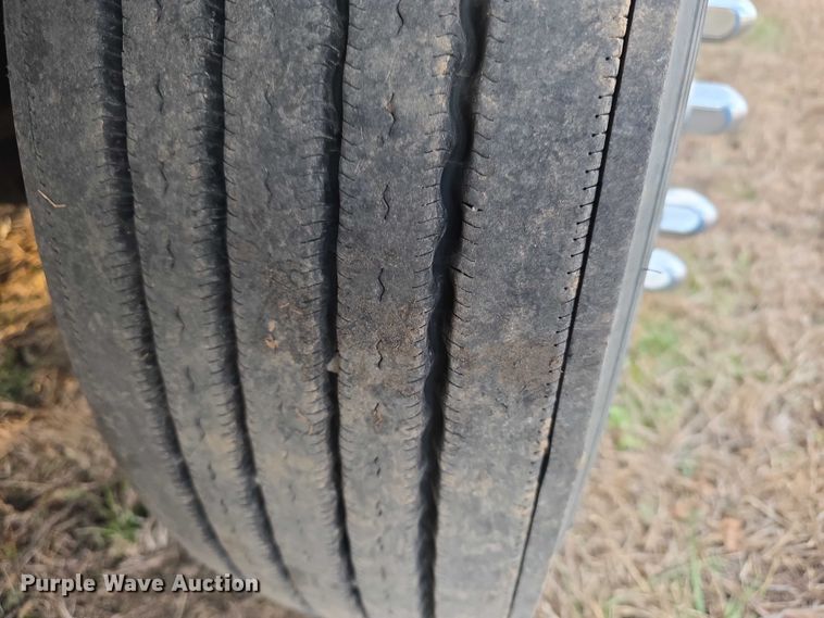 image for item FI0740 2003 International 9200I semi truck