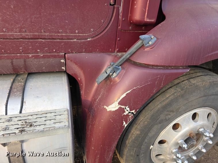 image for item FI0740 2003 International 9200I semi truck