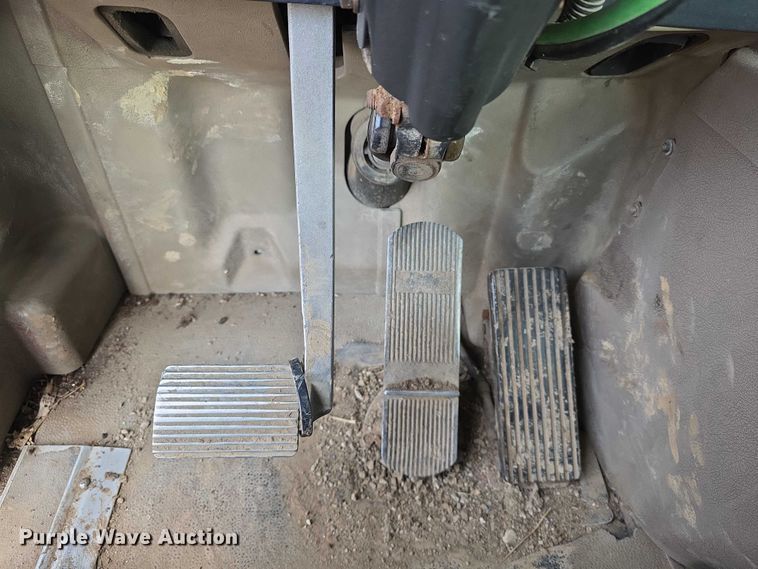 image for item FI0740 2003 International 9200I semi truck